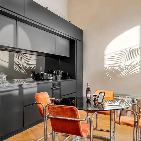 Via Venezia 10 - Renaissance - Historic Charm With Frescoes And Private Courtyard Parking In Heart Daire Floransa