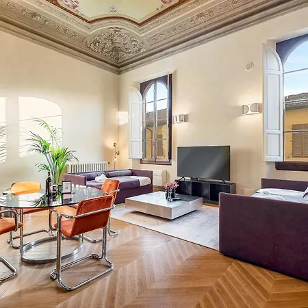 Via Venezia 10 - Renaissance - Historic Charm With Frescoes And Private Courtyard Parking In Heart Apartment
