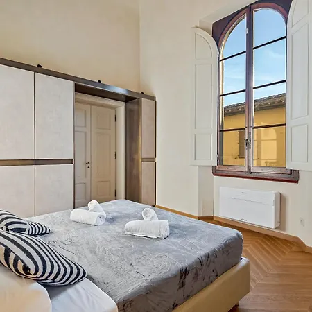 Via Venezia 10 - Renaissance - Historic Charm With Frescoes And Private Courtyard Parking In Heart * Florenz