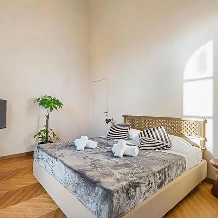 Via Venezia 10 - Renaissance - Historic Charm With Frescoes And Private Courtyard Parking In Heart Appartamento