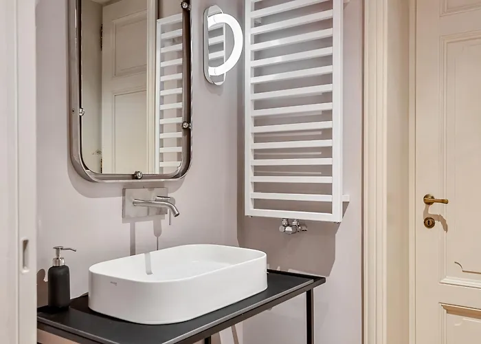 Апартаменты Via Venezia 10 - Renaissance - Historic Charm With Frescoes And Private Courtyard Parking In Heart Флоренция