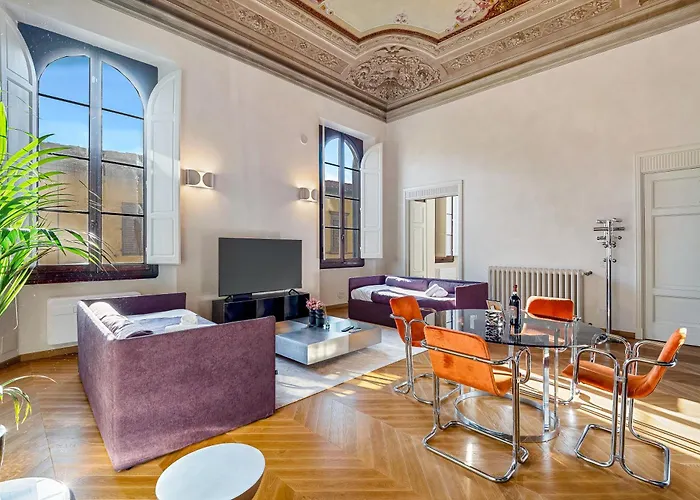 Via Venezia 10 - Renaissance - Historic Charm With Frescoes And Private Courtyard Parking In Heart Апартаменты *