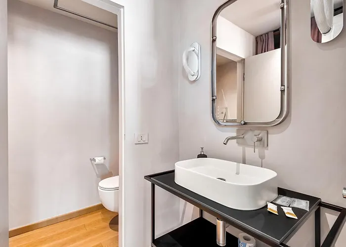 Via Venezia 10 - Renaissance - Historic Charm With Frescoes And Private Courtyard Parking In Heart Апартаменты