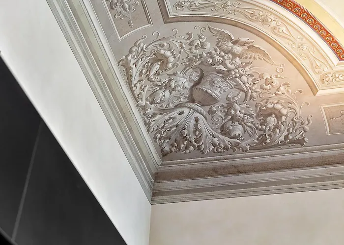 Апартаменты Via Venezia 10 - Renaissance - Historic Charm With Frescoes And Private Courtyard Parking In Heart *