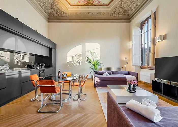 Via Venezia 10 - Renaissance - Historic Charm With Frescoes And Private Courtyard Parking In Heart